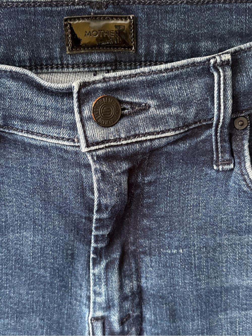 MOTHER The Weekender Fray Mid-Rise Flare Jeans in Mint Condition Medium Wash 28 - Picture 9 of 14